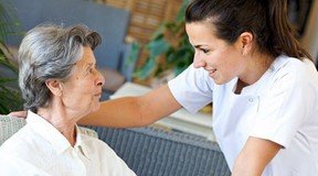Aide soignante au domicile : Quel est le rôle d'une aide soignante ?